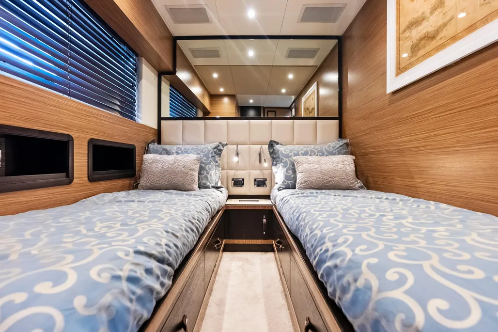 Yacht Photo 42